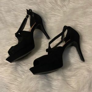 Cross strap platform heels